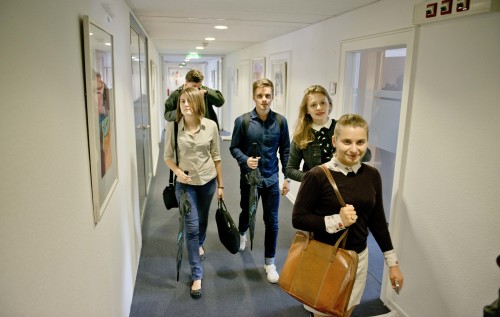 Interlinkers walks through corridor of the new Die Zeit office in Hamburg downtown 